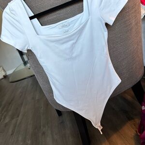 Aritzia Babaton Contour White Asymmetrical Short Sleeve Bodysuit